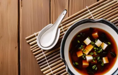 Leckere und gesunde Tofu Miso Suppe mit Ingwer und Algen