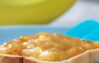 Leckerer Bananen-Toast mit Honig und Zimt