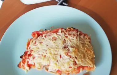 Leckerer Fenchelauflauf mit fruchtigen Tomaten und würzigem Käse überbacken