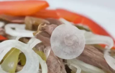 Leckerer Rindfleischsalat mit Gurken und Tomaten