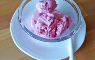 Leckeres Rezept für cremigen Himbeer-Eis-Schaum
