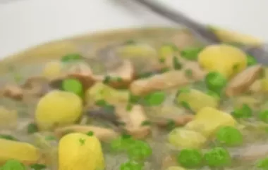 Leckeres Rezept für eine herzhafte Kartoffelsuppe mit Pilzen und Erbsen