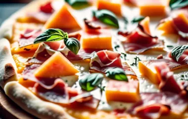 Leckeres Rezept für eine weiße Pizza mit süßer Melone und herzhaftem Parmaschinken