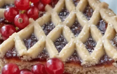 Omas Linzertorte: Ein klassisches österreichisches Rezept für eine köstliche Torte mit Marmeladenfüllung.