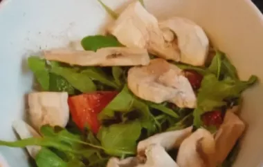Rucola-Salat mit Tomaten und Champignons