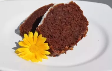 Saftiger Dinkel-Kakao-Kuchen mit einem Hauch von Mandeln