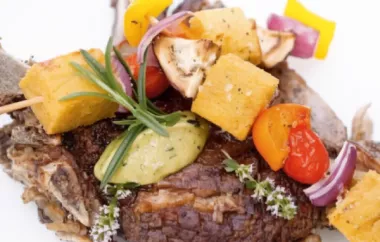 Saftiges Rib-Eye Steak mit knusprigen Gemüsepolentaspießen