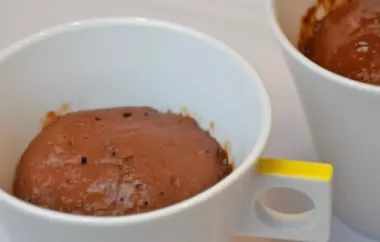 Schneller und einfacher Schokoladen-Tassenkuchen für zwischendurch