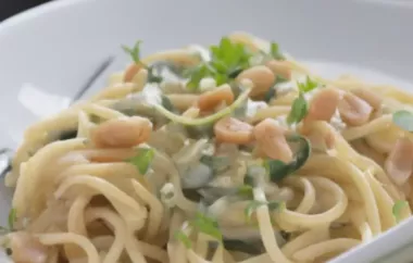 Spaghetti mit Zucchini-Erdnusssauce