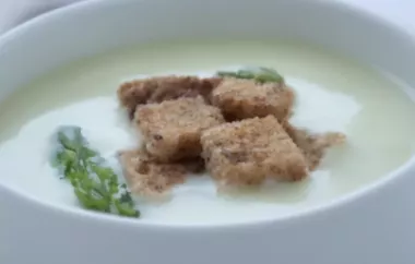Traumhafte Spargelcremesuppe mit Knoblauchcroutons