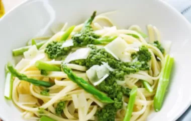 Zarte Fettuccine Nudeln verfeinert mit einem köstlichen Spargel-Pesto