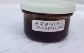 Aronia-Kirsch-Marmelade - Eine fruchtige und gesunde Köstlichkeit