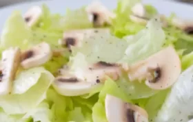 Blattsalat mit Pilzen - ein frischer und gesunder Salat für den Sommer