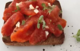 Brot mit Tomatenconfit