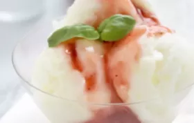 Cremiges Joghurt-Eis - Ein erfrischendes Dessert für den Sommer