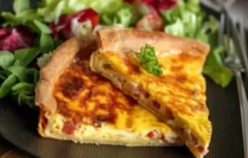 Ein klassisches Rezept für eine herzhafte Quiche Lorraine