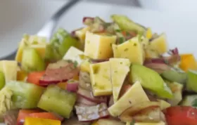 Ein köstlicher Salat mit gegrillten Paprikaschoten und Kürbiskernöl.