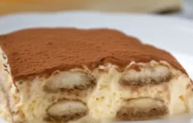 Ein köstlicher Tiramisu-Kuchen für alle Kaffeeliebhaber