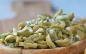 Ein köstliches und einfaches Rezept für Olivenbruschetta