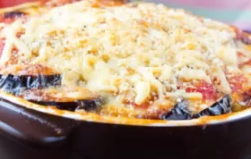 Ein köstliches vegetarisches Moussaka mit aromatischen Gewürzen und saftigen Kartoffeln