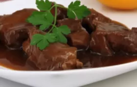 Ein köstliches Wildschweinragout mit einer aromatischen Portweinsauce