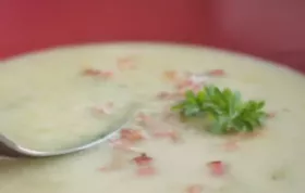Einbrennsuppe mit Speck - traditionelle österreichische Suppe