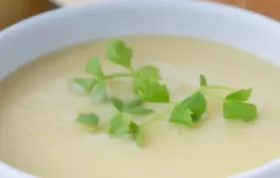 Eine köstliche Kombination aus herzhafter Kartoffelsuppe und süßen Birnen