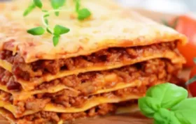 Eine köstliche Lasagne ohne Käse für alle, die auf Milchprodukte verzichten möchten.