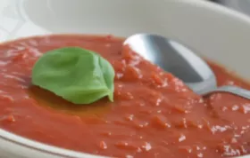 Erfrischende, gesunde Tomatensuppe für heiße Tage