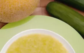 Erfrischende Gurken-Melonen-Suppe mit Joghurt und Minze