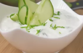 Erfrischende Gurkensauce - Das perfekte Dressing für Salate