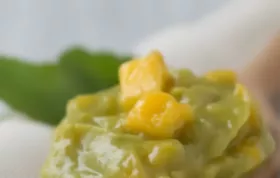 Erfrischende Mango-Avocado-Creme