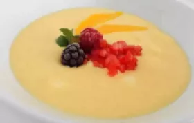 Erfrischende und fruchtige Mango-Joghurt-Creme