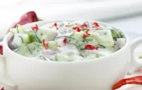 Erfrischender Gurkensalat mit einer würzigen Note