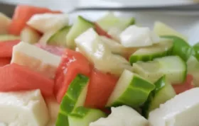 Erfrischender Melonensalat mit Feta und Minze