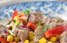 Erfrischender Rindfleischsalat mit knackigem Gemüse und würziger Marinade