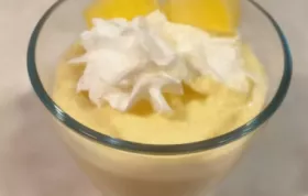 Erfrischendes Dessert aus Mango und Vanille