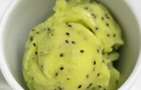 Erfrischendes Kiwi-Sorbet - das perfekte Sommerdessert!