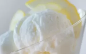 Erfrischendes veganes Frozen Yoghurt Rezept mit nur 4 Zutaten