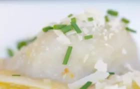 Feine selbstgemachte Ravioli gefüllt mit würziger Chorizo in einer aromatischen Sauce mit frischem Rucola