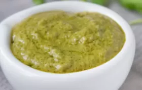 Frühlingshaftes Pesto mit Brennnesseln und Bärlauch