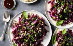 Gebratene Schweinekoteletts mit einer köstlichen Balsamico-Radicchio-Sauce