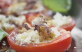 Gefüllte Tomaten mit Nüssen und Schafkäse - Ein köstliches vegetarisches Rezept
