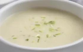 Geschmacksintensive Grießsuppe mit geröstetem Grieß