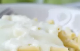 Herzhafte Käsespätzle mit knusprigen Röstzwiebeln