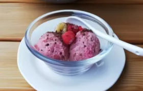 Himbeer-Bananen-Eis mit Joghurt - Ein erfrischendes und fruchtiges Eisrezept