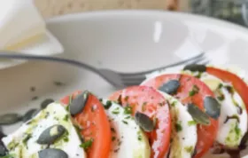 Insalata auf Steirisch - Ein erfrischender Salat mit steirischen Spezialitäten