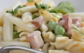 Klassisches deutsches Rezept für einen leckeren Nudelsalat