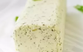 Knoblauch-Kräuter-Butter - Ein köstliches Rezept für selbstgemachte Gewürzbutter