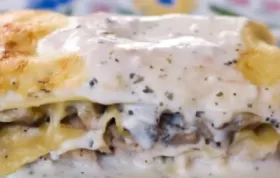 Köstliche Lasagne mit herzhaften Steinpilzen und cremigem Gorgonzola überbacken